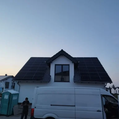 Privates Einfamilienhaus mit fertig installierter Solaranlage.